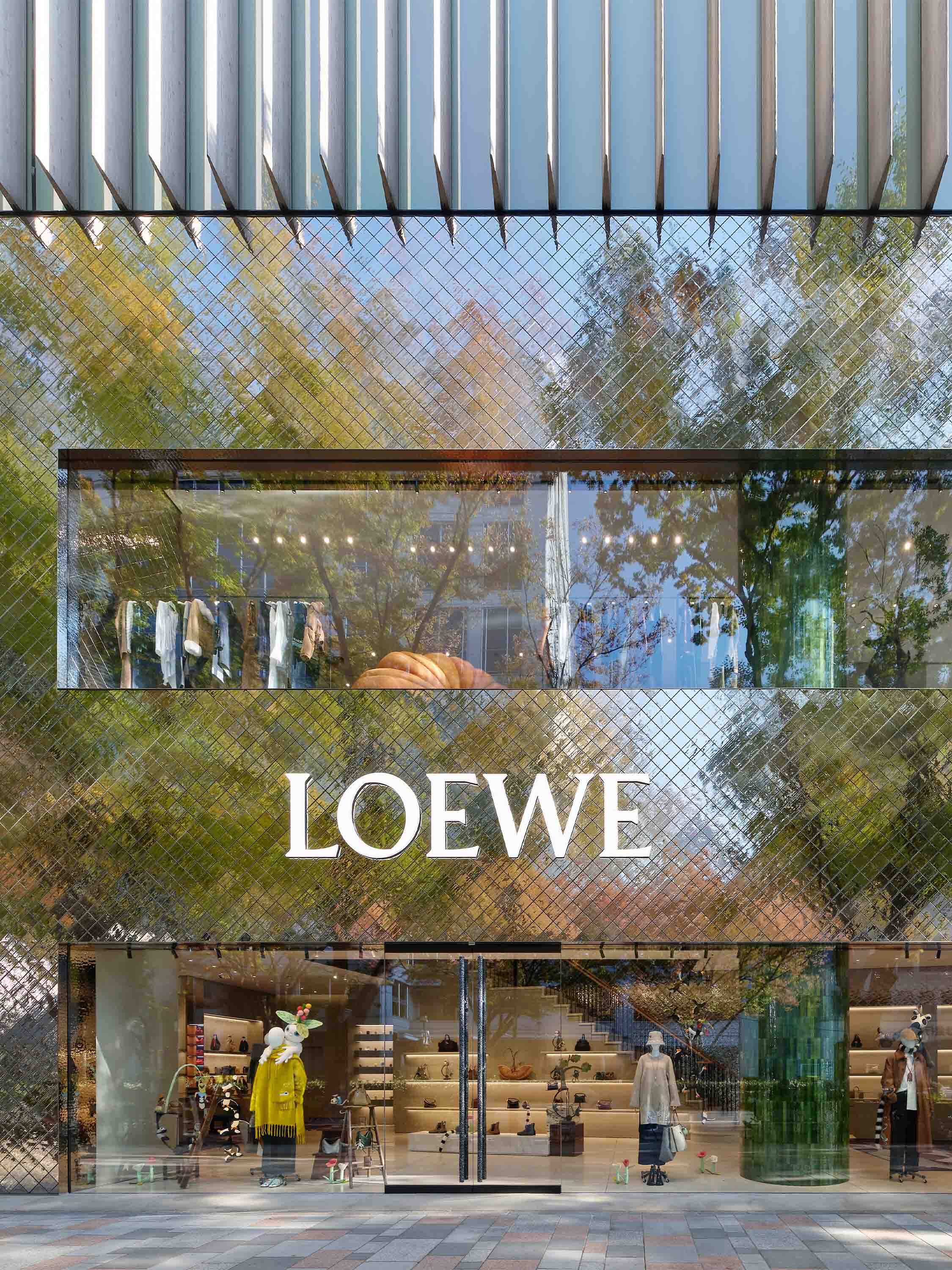 Loewe | Designer Bags, Clothing, Accessories for Women & Men